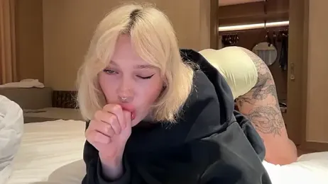 Golden_Aline webcam stripchat model stream image