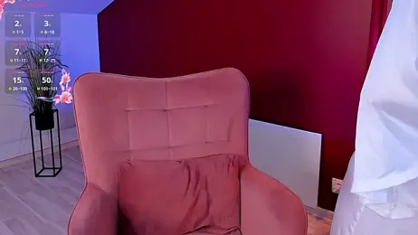 LullyFox webcam model stream image