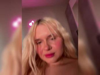 LuxBby webcam bongacams model stream image