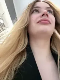 blonde_exe webcam model stream image