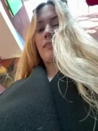 blonde_exe webcam model stream image