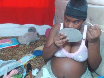 EvaAndEmma webcam model stream image