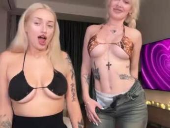 golden_alinee webcam model stream image