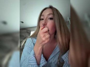 Chloee webcam bongacams model stream image