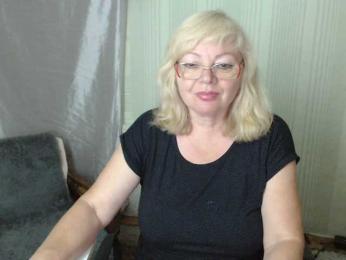 EvelynLoveShy webcam model stream image