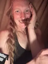 GoldenFlameGoddess webcam model stream image