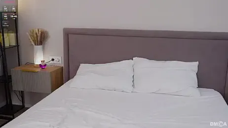 PlayUsSoftly webcam model stream image