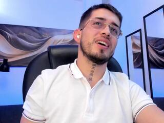 Tommas Johnson webcam model stream image
