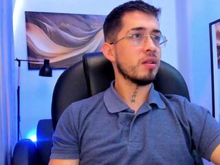 Tommas Johnson webcam model stream image