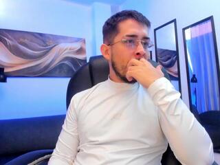 Tommas Johnson webcam model stream image