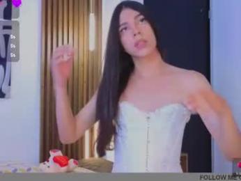 saracutie_ webcam model stream image