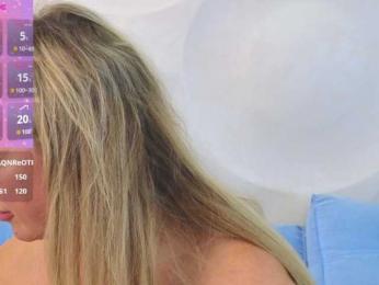 Lolomure webcam model stream image