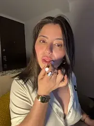 sukhakunis1 webcam stripchat model stream image