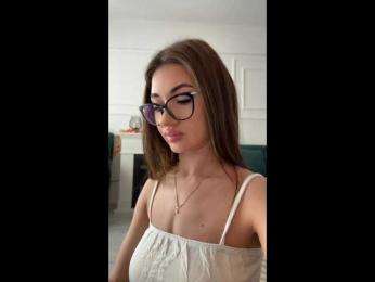 IvyyXOXO webcam bongacams model stream image