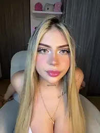 MiaWhitePink_ webcam model stream image