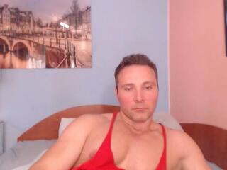 Hunky Muscle webcam model stream image