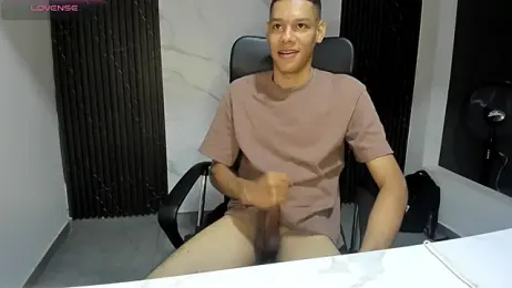 milo_cruz_ webcam model stream image