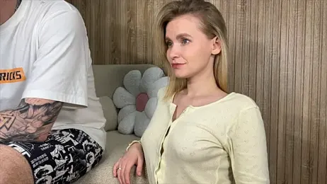 Adelovenick webcam model stream image