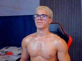 Travis Lewis webcam model stream image