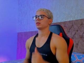 Travis Lewis webcam model stream image