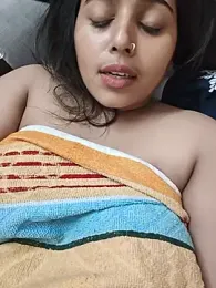 Cute-Simmi69 webcam stripchat model stream image
