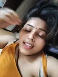 Cute-Simmi69 webcam stripchat model stream image