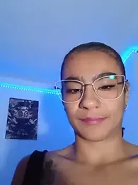 Leslly_ webcam model stream image