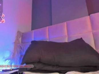 -Giia webcam bongacams model stream image