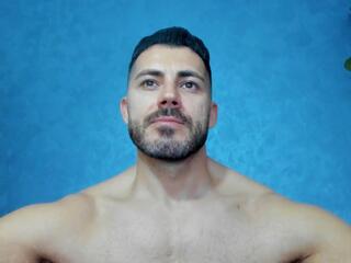 Cutler Q webcam flirt4free model stream image