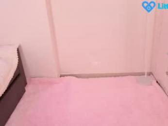 little_effy18_ webcam model stream image