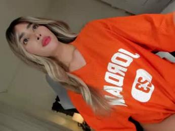 urdreamgirl_withbigsurprise webcam model stream image