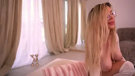 KylieJoyce webcam model stream image