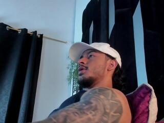 Justin Whitte webcam model stream image