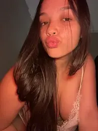 MisFrekcles_ webcam model stream image