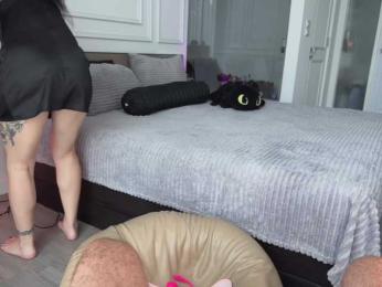 Travel-couple webcam model stream image