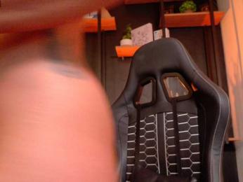 AprilHill webcam model stream image