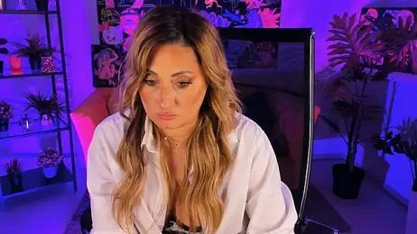 SarahAlluring webcam stripchat model stream image