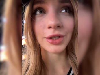 AstridMoss webcam bongacams model stream image