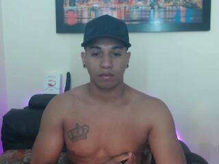 Yoxi Martinez webcam model stream image