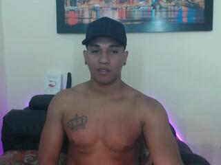 Yoxi Martinez webcam model stream image