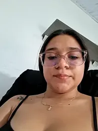 -VICKKY webcam model stream image