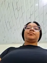 -VICKKY webcam model stream image