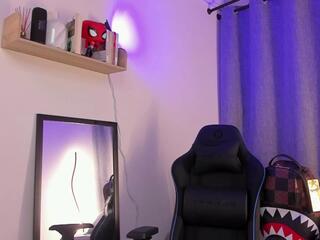 Ashton Hils webcam model stream image