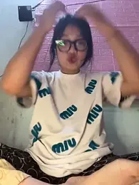 Leeeeiu webcam stripchat model stream image