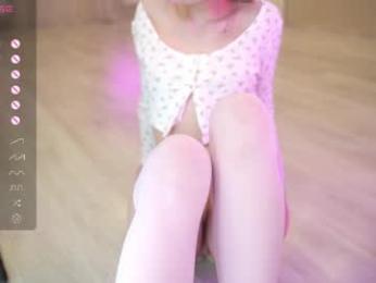 queenelia webcam chaturbate model stream image