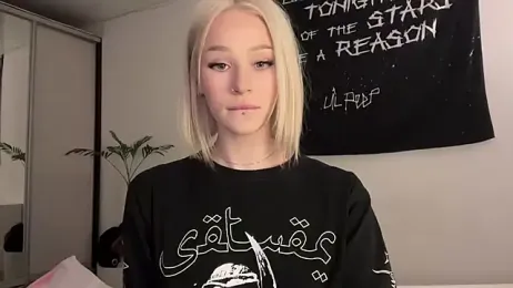 ur_molly webcam model stream image