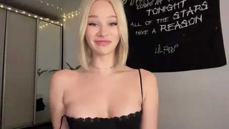 ur_molly webcam stripchat model stream image