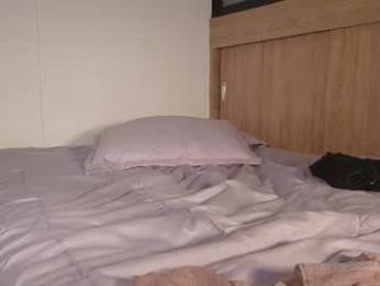 daphne_and_roger_ webcam model stream image