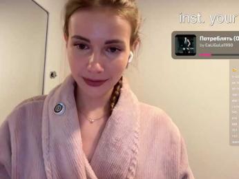 VikkiExtraCheese webcam model stream image
