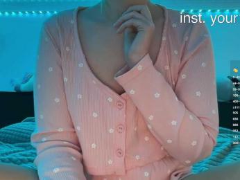 VikkiExtraCheese webcam model stream image